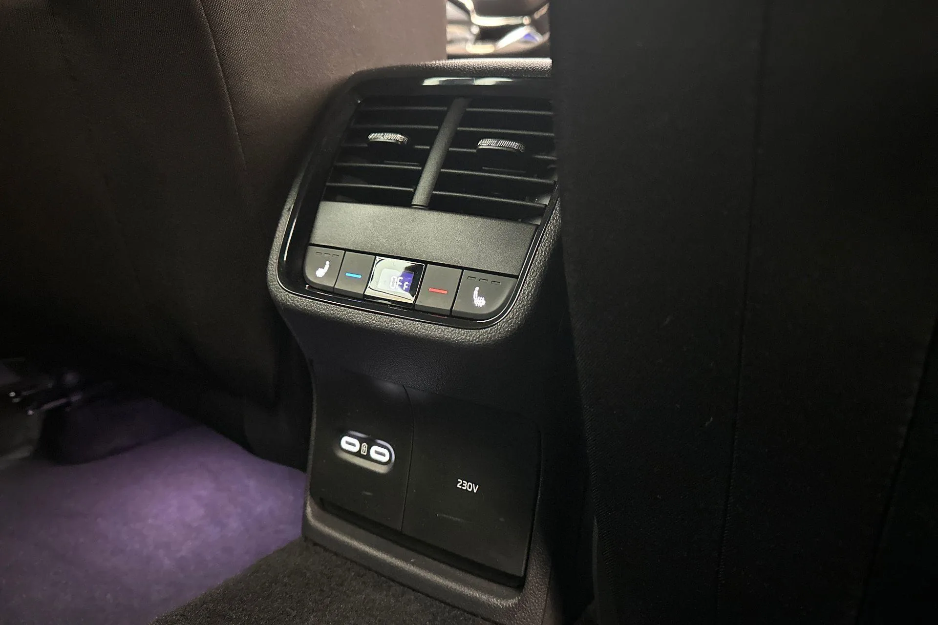 Ford Transit 350 131pk L2H2 2x Schuifdeur Trekhaak Parkeersensoren Cruise control Stoelverwarming Airco Voorruit verwarming