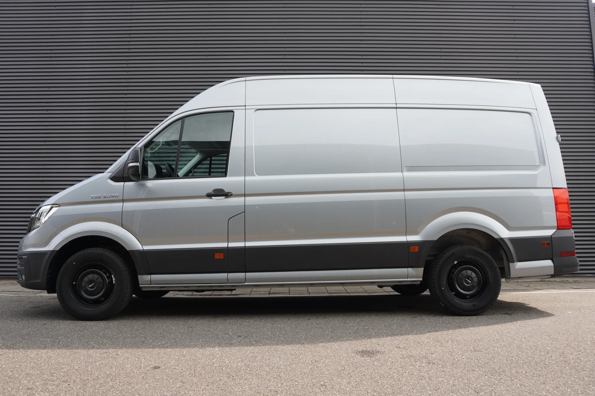 Volkswagen Transporter 6.1 Dubbele Cabine L2 voor John Westhovens Natuursteenwerken