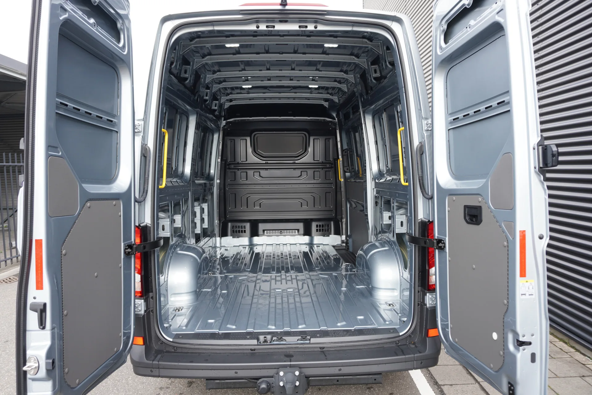 Volkswagen Transporter 6.1 L2 voor Schoonmaakbedrijf Mulders