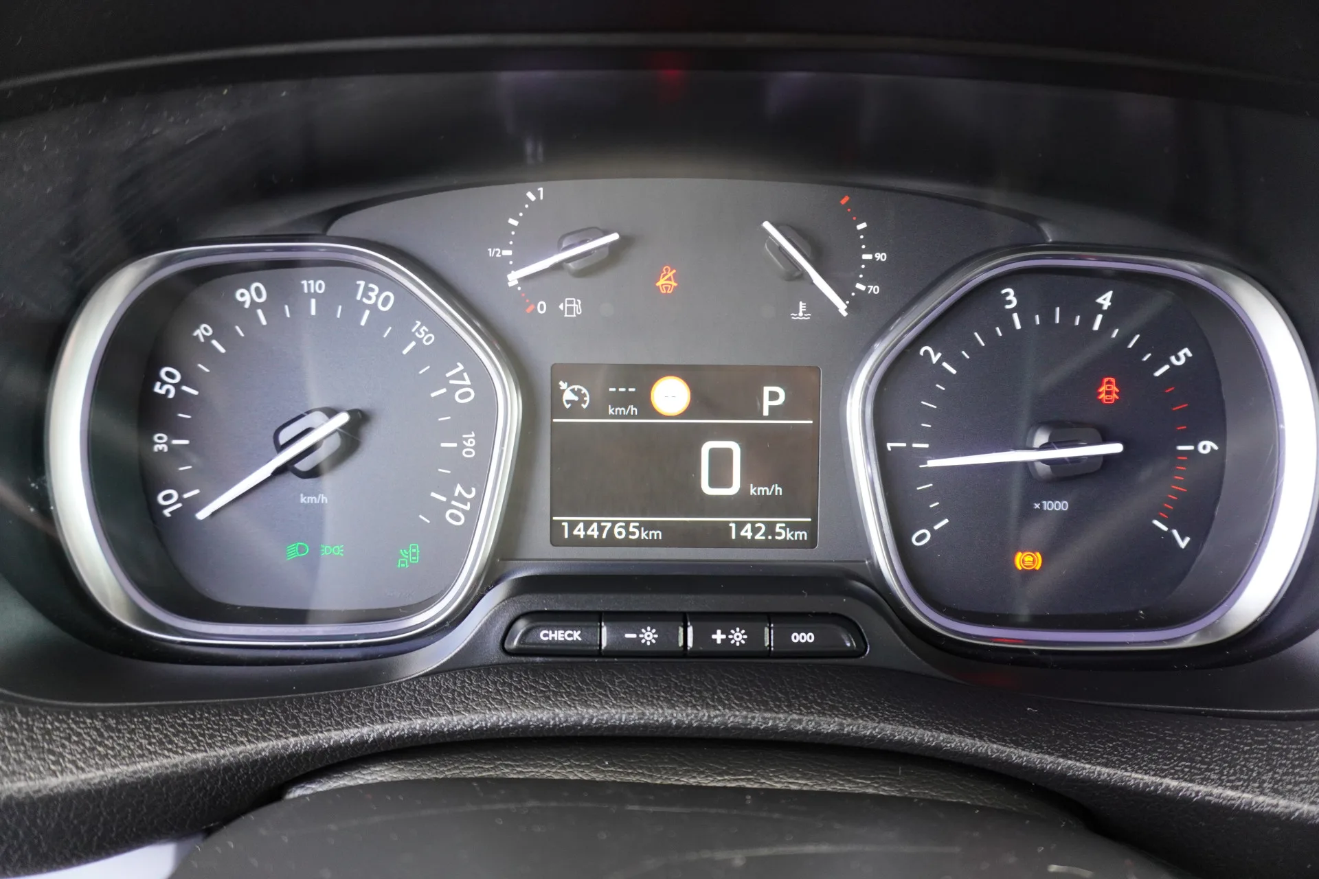 Volkswagen Crafter 35 | 163 PK RWD AUT | App-Connect | Camera | Climatronic | 3,5T Trekhaak | Stoelverwarming