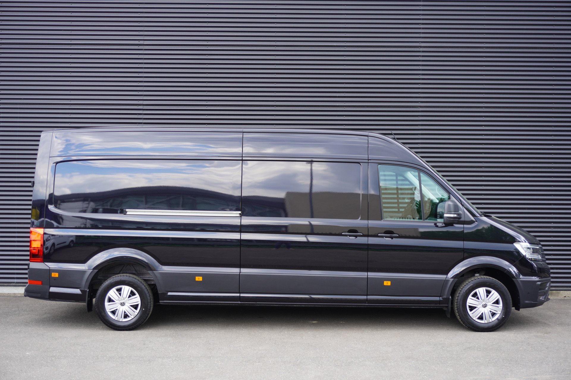 53318051 7