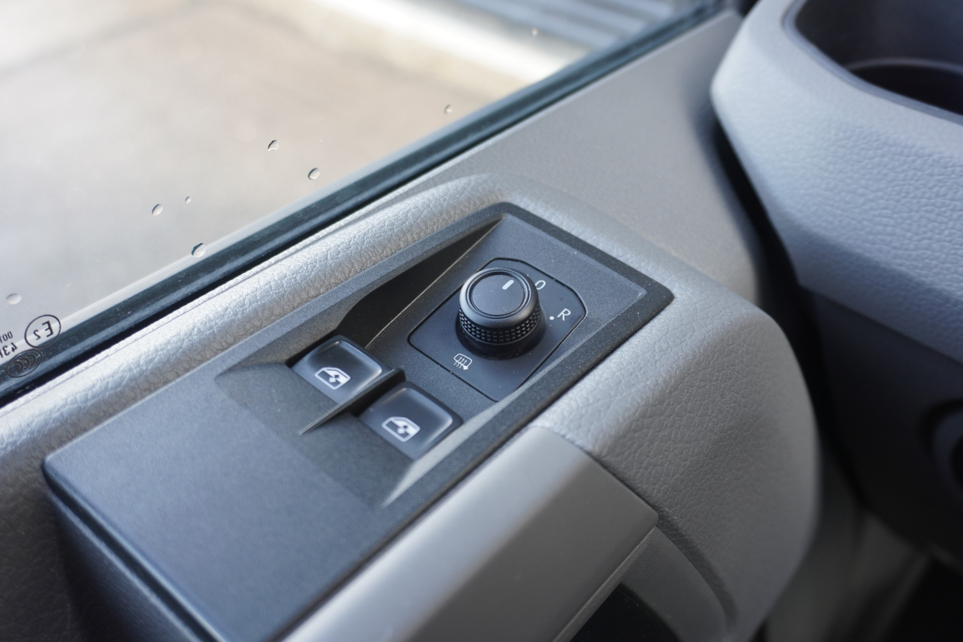 56832934 10