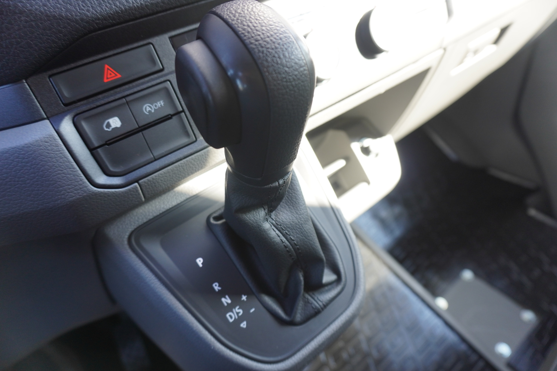 56913880 25