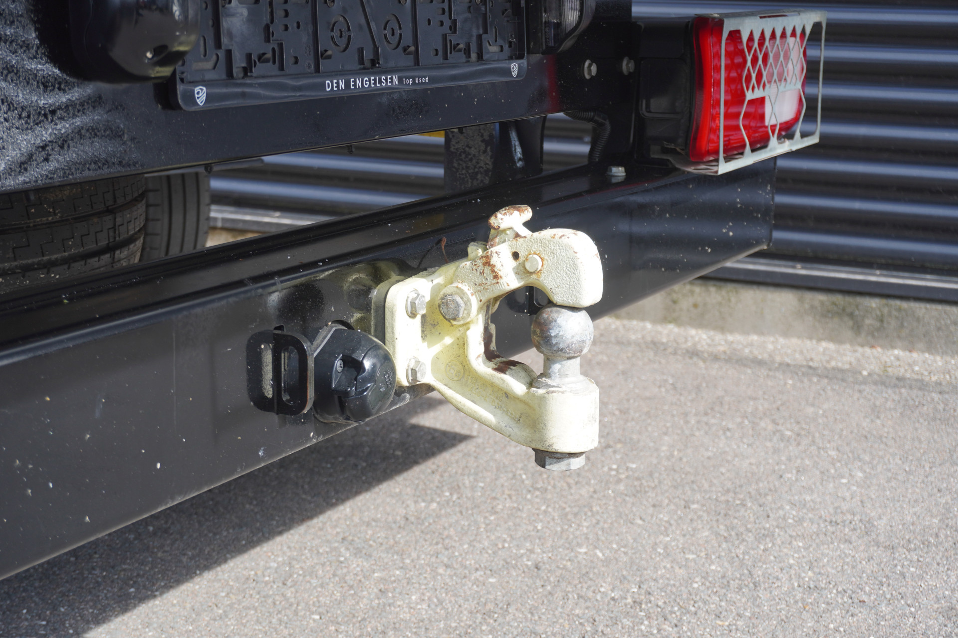 56914270 8
