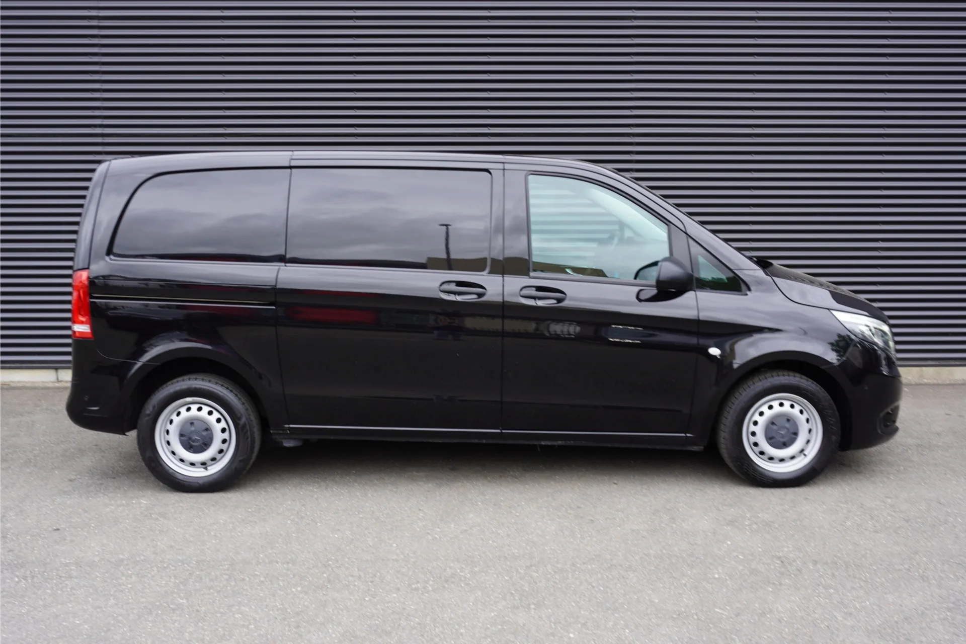 54883887 3