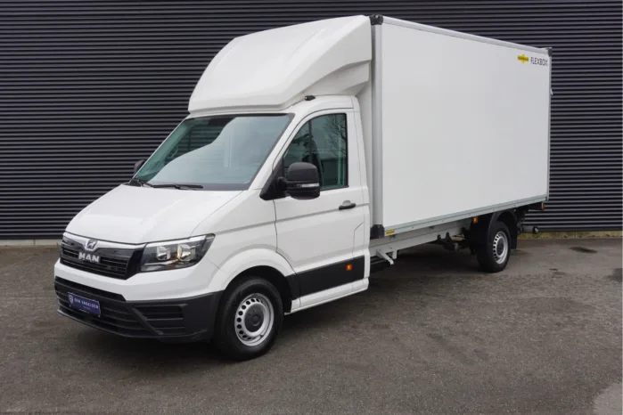 MAN TGE 140pk Bakwagen laadklep Apple Carplay Cruise control Airco 3-Zits Meubelbak Koffer LBW