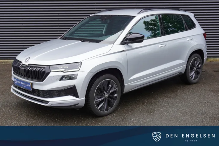 ŠKODA Karoq 1.5 TSI ACT Sportline Apple Carplay Navigatie Camera Parkeersensoren ACC Cruise control Digitaal Dashboard Matrix LED
